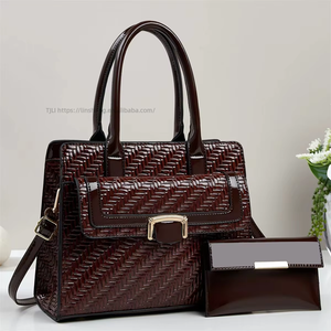 Wholesale Fashion PU Leather 2 Pieces Hand Bags Set Ladies Shoulder Bags Luxury Designer Women's Handbags With a Wallet - Product Image 5