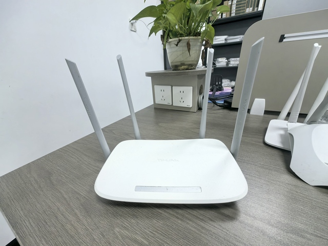 TP-Link 5620 Dual-Band AC1200 Wireless Router 4x 5dBi Antennas 1000Mbps Max LAN Data QoS Firewall 4G Access Point FTTH SC Single