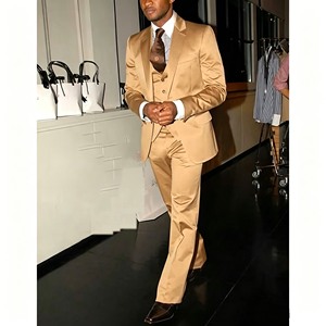 Completo da Uomo di Lusso in Tre Pezzi Color Oro Champagne, Giacca Slim Fit in Raso, Gilet e Pantaloni per Matrimoni, Cerimonie e Affari - Product Image 3