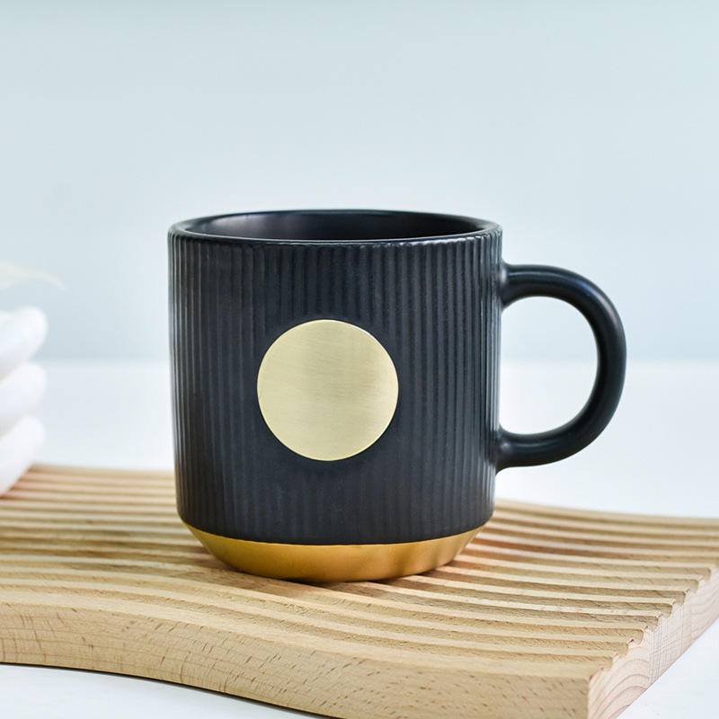 Bronze medal cup, matte black (gold base)