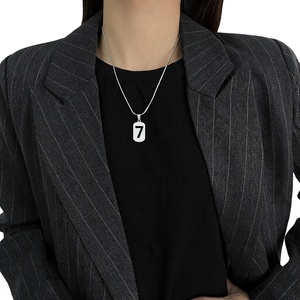 สร้อยคอทองแดงดีไซน์มินิมอลระดับไฮเอนด์ ไม่ลอกสี ลายเลขนำโชค <span class=keywords><strong>7</strong></span> พร้อมจี้รูปกระดูกงู  แบบยูนิเซ็กส์ สไตล์ฮิปฮอป จี้ทรงสี่เหลี่ยม  สำหรับใส่ที่กระดูกไหปลาร้า - Product Image 2