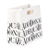Sac d'emballage en papier kraft écologique de luxe avec logo personnalisé, étanche à l'humidité, durable et réutilisable avec poignées découpées