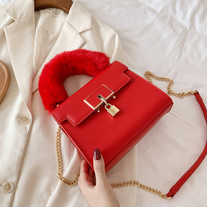 Femmes de luxe Couleur Unie Lichee Pu Sac À Bandoulière En Cuir Fausse Fourrure Poignée Chaîne Hiver Sacs À Main Avec Serrure - Product Image 4
