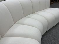 Canapé modulaire incurvé moderne italien sur mesure, nouveau design, extensible, en cuir, avec fonction couchage et détente, pour salon, villa, parc