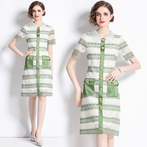 Abito in pizzo con ricamo al ginocchio monopetto con perline di perle verdi fresche - Product Image 1