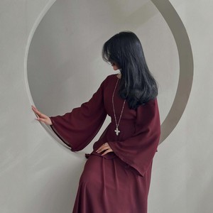 Nouvel ensemble robe deux pièces 2026 en mousseline de soie unie rouge bordeaux avec haut asymétrique et <span class=keywords><strong>jupe</strong></span> longue amincissante et élégante - Product Image 5