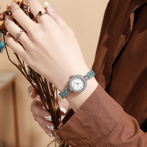 <span class=keywords><strong>Orologio</strong></span> da <span class=keywords><strong>donna</strong></span> Mermaid <span class=keywords><strong>orologio</strong></span> da polso da <span class=keywords><strong>donna</strong></span> <span class=keywords><strong>orologio</strong></span> da polso elegante con diamanti di lusso <span class=keywords><strong>orologio</strong></span> da <span class=keywords><strong>donna</strong></span> <span class=keywords><strong>regalo</strong></span> <span class=keywords><strong>per</strong></span> le feste - Product Image 6