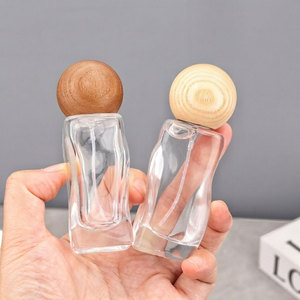 Bouteille de <span class=keywords><strong>parfum</strong></span> vide rechargeable haut de gamme Mingsheng personnalisée de 30 ml avec bouchon en <span class=keywords><strong>bois</strong></span>, flacon pulvérisateur mignon en verre – Fabricant - Product Image 2