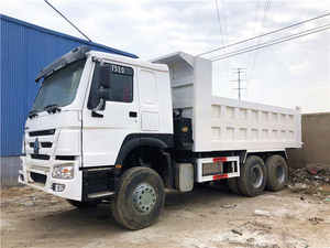 Rhd Isuzu Forward 6x4 en China, cilindro hidráulico Mercedes Benz, neumático Volvo usado, camión volquete - Product Image 2