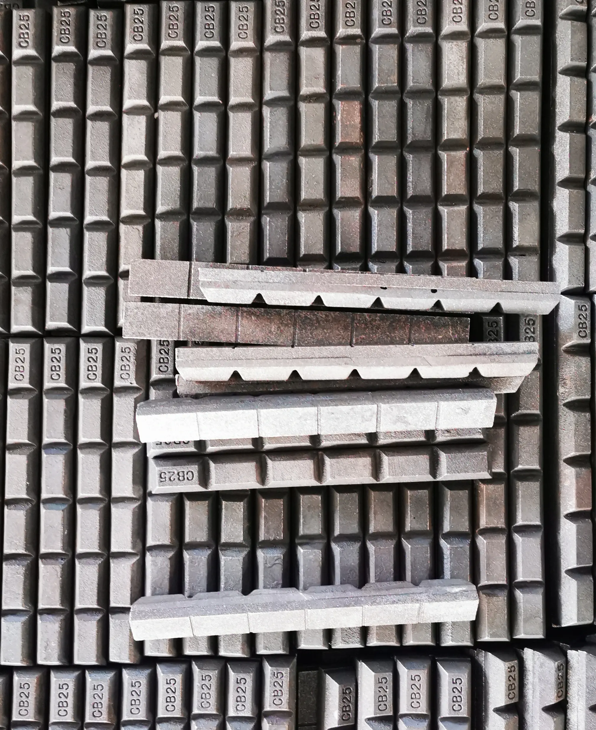 Fabrika kaynağı yüksek krom beyaz demir bimetalik blok 700BHN kova aşınma çubukları