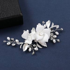 Nueva moda para mujer, pinzas para el pelo de <span class=keywords><strong>flores</strong></span> de cerámica chapadas en oro, tocado de <span class=keywords><strong>novia</strong></span> de boda y accesorio de graduación, Material de aleación al por mayor - Product Image 3