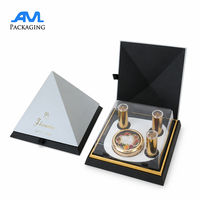 Boîte cadeau de parfum pyramidale rigide sur mesure, dorure à chaud, emballage de luxe pour soins de la peau et parfums, boîte pyramidale à fermeture magnétique