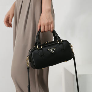 夏季新款<span class=keywords><strong>PU</strong></span>百褶保龄球手提包壁龛百搭枕头斜挎包休闲便携小方女式涤纶单 - Product Image 3