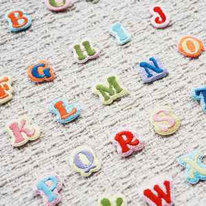 Patch brodé thermocollant mini format lettres colorées pour sacs en toile, décoration DIY avec ruban - Product Image 5