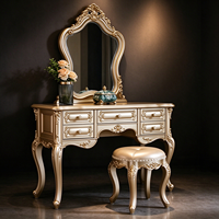 Ensemble de coiffeuse de style français avec miroir orné, commode à maquillage et tabouret rembourré, meubles de chambre à coucher