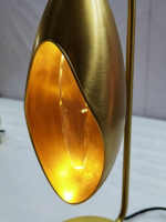 Fabricant OEM/ODM, lampe de table LED créative en forme de larme, à intensité variable, taille et couleur personnalisables, lampe de bureau en métal, garantie de 2 ans