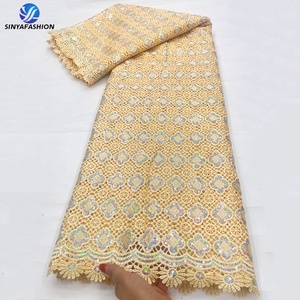 Tissu en dentelle guipure africaine Sinya avec sequins, broderie de haute qualité, 5 yards, tissu en dentelle <span class=keywords><strong>soluble</strong></span> dans l'eau de luxe pour robe femme - Product Image 5