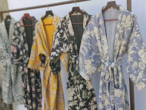 Bohème fait à la main Kantha matelassé à la main coton imprimé vestes Kimono peignoir Style longue poche bord brut bord libre vestes - Product Image 6