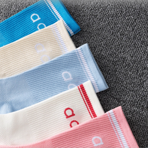 Nouvelle conception AO Yoga Sports Chaussettes absorbantes et respirantes à mi-mollet et montantes pour hommes et femmes, colorées - Product Image 5