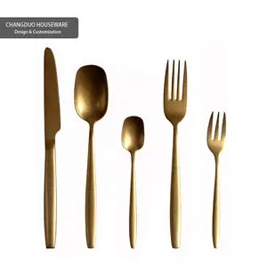 Low MOQ Dinner Spoon Fork Knife Set Đối Với Khách Sạn Đám Cưới Retro Matte Vàng Mạ Không Thường Xuyên Kết Cấu Dao Kéo Tùy Chỉnh Khắc Logo