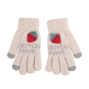 महिलाओं नवीनता जैक्वार्ड स्ट्रॉबेरी दस्ताने सर्दियों आरामदायक स्पर्श उंगली