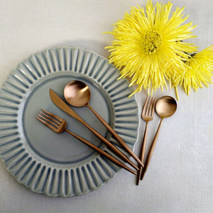 Ustensiles de table élégants : fourchette à dîner, fourchette à salade, couteau à dîner, cuillère à soupe, cuillère à café en acier inoxydable poli, finition miroir, résistant à la rouille - Product Image 1