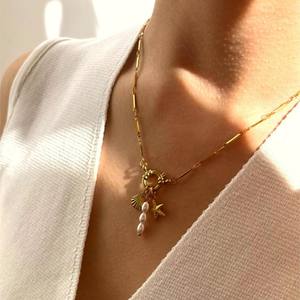 YF6398 สร้อยคอผู้หญิงแบบกันน้ำ ทำจากสแตนเลสสตีลฝรั่งเศส ชุบทอง 18k ประดับมุก รูปดาวทะเลและเปลือกหอย ป้องกันการแพ้ - Product Image 4