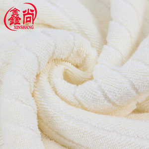 Toallas de Baño Xinshang 75x155 cm, 100% Algodón, 21 Capas, Jacquard, Suaves y Absorbentes, Color Blanco Hueso, para Salones de Belleza y Uso en la Playa - Product Image 3