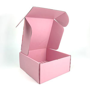 Scatole di spedizione ondulate rosa chiaro con motivo a righe e stampa del Logo in lamina d'oro - Product Image 1