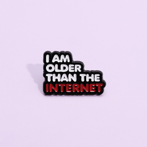 <span class=keywords><strong>Je</strong></span> suis plus âgé que l'Internet épingles en émail personnalisé drôle citations humoristiques et spirituelles broches sac à dos revers Badge bijoux en gros - Product Image 4
