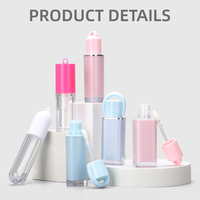Tube de brillant à lèvres OEM/ODM avec bouchon à vis, porte-clés et chaîne de suspension, couleur et logo personnalisés, en matériau PETG