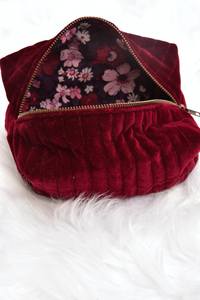 حقيبة مكياج مخصصة مبطنة مخصصة لحياكة العرسان المخملية أكبر أدوات الزينة للسفر مع سحاب - Product Image 5