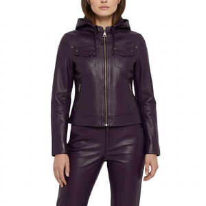 Chándal de cuero sintético con capucha para mujer, color morado oscuro, con bolsillo con cremallera, mangas largas y pantalón a juego - Product Image 1