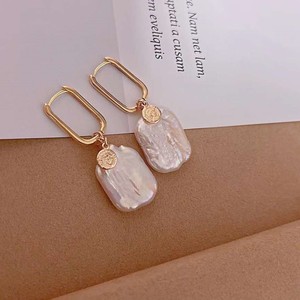 Pendientes de perlas de agua dulce chapados en oro de 18 quilates estilo Bazar americano europeo hebilla de oreja cuadrada barroca ligera fuerte - Product Image 5