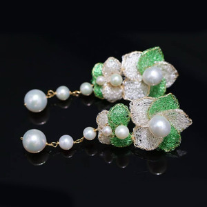 Boucles d'oreilles florales faites à la main avec perles d'eau douce, boucles d'oreilles en maille de fil de fer plaqué or 14 carats, boucles d'oreilles pendantes en perles naturelles de 3 à 10 mm pour femmes - Product Image 1
