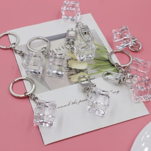 Mode Clear Ice Cube Sleutelhangers Mini 3d Transparant Acryl Kubus Sleutelhanger Rugzak Hanger Decor Ijsvormige Charme Verjaardagscadeau - Product Image 1