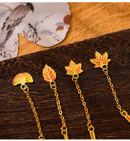 Marque-page en métal émaillé ajouré, motif feuille d'érable et de ginkgo dorés, thème automne, avec chaîne, cadeau pour les amateurs de lecture