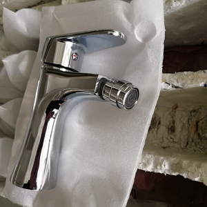 Factory High Quality Modern Ceramic Single Hole Faucet Brass <strong>Bidet</strong> Faucets Single Lever Vessel Sink Mixer Bathroom <strong>Taps</strong> - Product Image 3