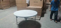 Table ronde pliable moderne en HDPE robuste pour l'utilisation en extérieur dans les hôtels