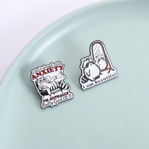 Broche en émail souple motif raton laveur de dessin animé mignon, avec la <span class=keywords><strong>phrase</strong></span> en <span class=keywords><strong>anglais</strong></span> 'I Am Beautiful', pour éliminer l'anxiété - Product Image 4