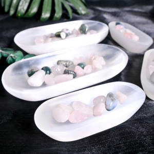 Venta al por mayor de cuencos de selenita elípticos pulidos de alta calidad, de moda, para Feng Shui, marca Crystalhola, con embalaje seguro. - Product Image 1