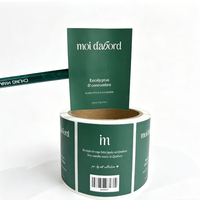 Rouleaux d'étiquettes adhésives en vinyle mat imperméables haut de gamme avec formes personnalisées et couleurs CMYK pour la promotion