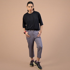 Ladies High Rise Capri Pants Durable Fabric Comfortable Waistband Custom Logo Women's Capri Pants Modern Fashion Style Capri - Product Image 3