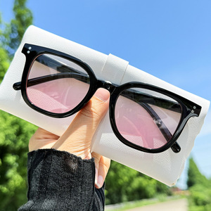 Sunset Gradient Black Framed Brown Gafas de Sol para hombres Mujeres Cuidadosamente seleccionado Peso ligero Logotipo personalizado Factory Oatlet - Product Image 1