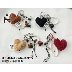 Portachiavi in peluche serie Cuore, 600 pezzi per scatola, accessori moda per borsa o portachiavi - Product Image 1