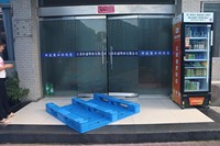 NEXARA Capacité de charge de 4 tonnes Rayonnage de stockage d'entrepôt en HDPE 22KG 1500*1300*170mm Palette en plastique euro Surface plane Simple face 4 voies