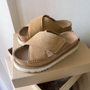 Nouvelles pantoufles respirantes Uggs <span class=keywords><strong>style</strong></span> 2026 pour l'été, à enfiler, tendance, pour les amoureux, toutes occasions, rehaussantes - Product Image 4
