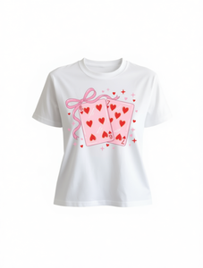 T-shirt da donna con stampa 'Cards 6 And 7' e fiocco rosa, per San Valentino, vestibilità ampia, manica corta, girocollo, 100% cotone jersey - Product Image 1