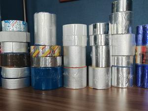 Ruban de <span class=keywords><strong>réparation</strong></span> d'<span class=keywords><strong>urgence</strong></span> pour <span class=keywords><strong>toiture</strong></span>, directement de l'usine, avec caoutchouc butyle résistant aux UV, pour l'étanchéité des toitures de camping-cars en extérieur - Product Image 6