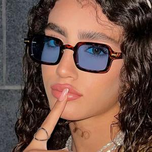 Lunettes de soleil carrées pour femmes, monture PC, verres AC, UV400, légères, protection solaire classe 2, origine Jinhua, référence 25027 - Product Image 3